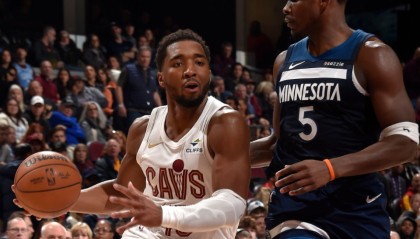 开云中心-骑士5人得分20+！复仇终结森林狼4连胜 米切尔28分华子25分