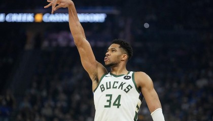 逗逗你们的，记者：曾与雄鹿接触的球队称对方没认真考虑字母交易